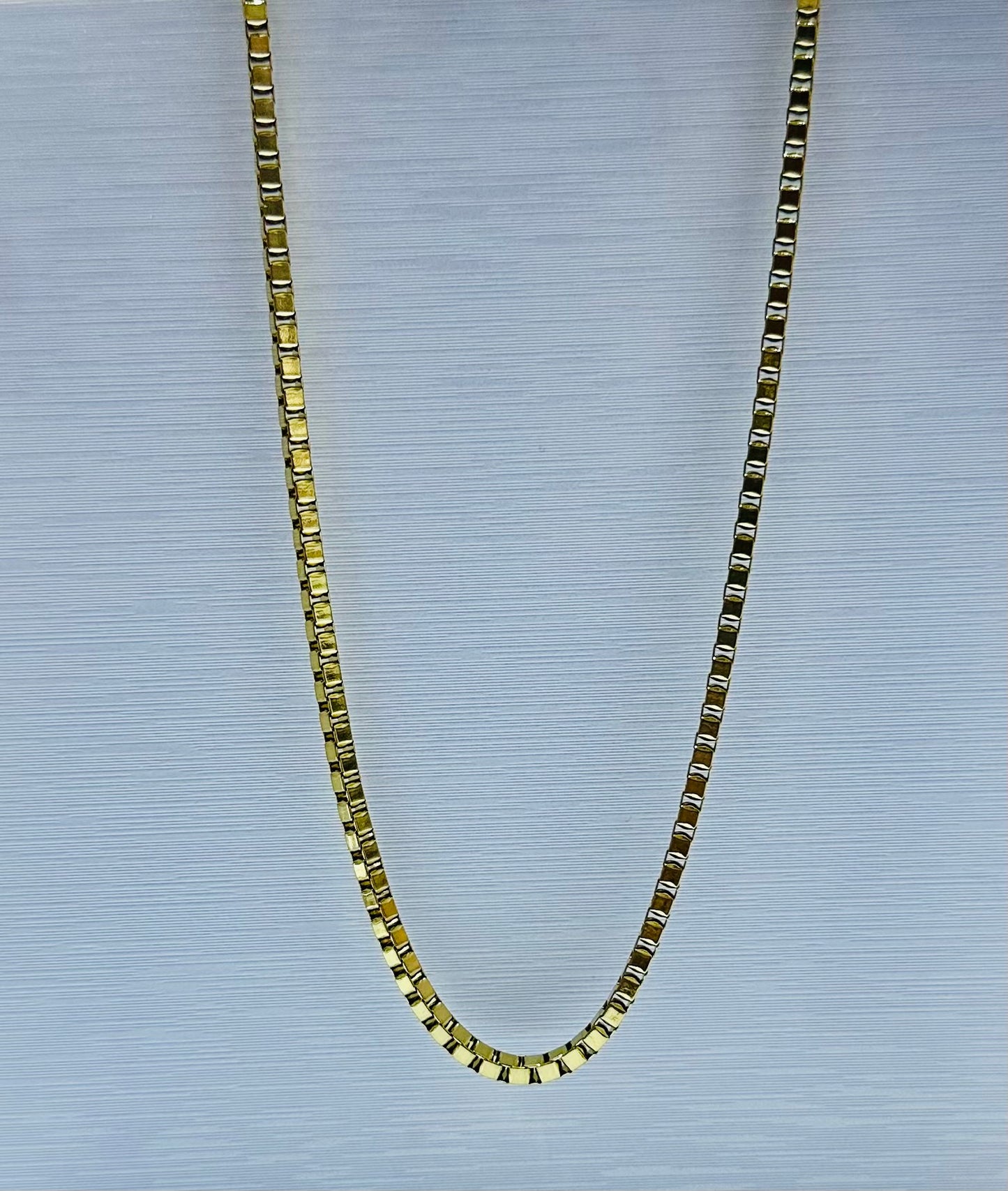 Collar en acero dorado de varón (60cm)