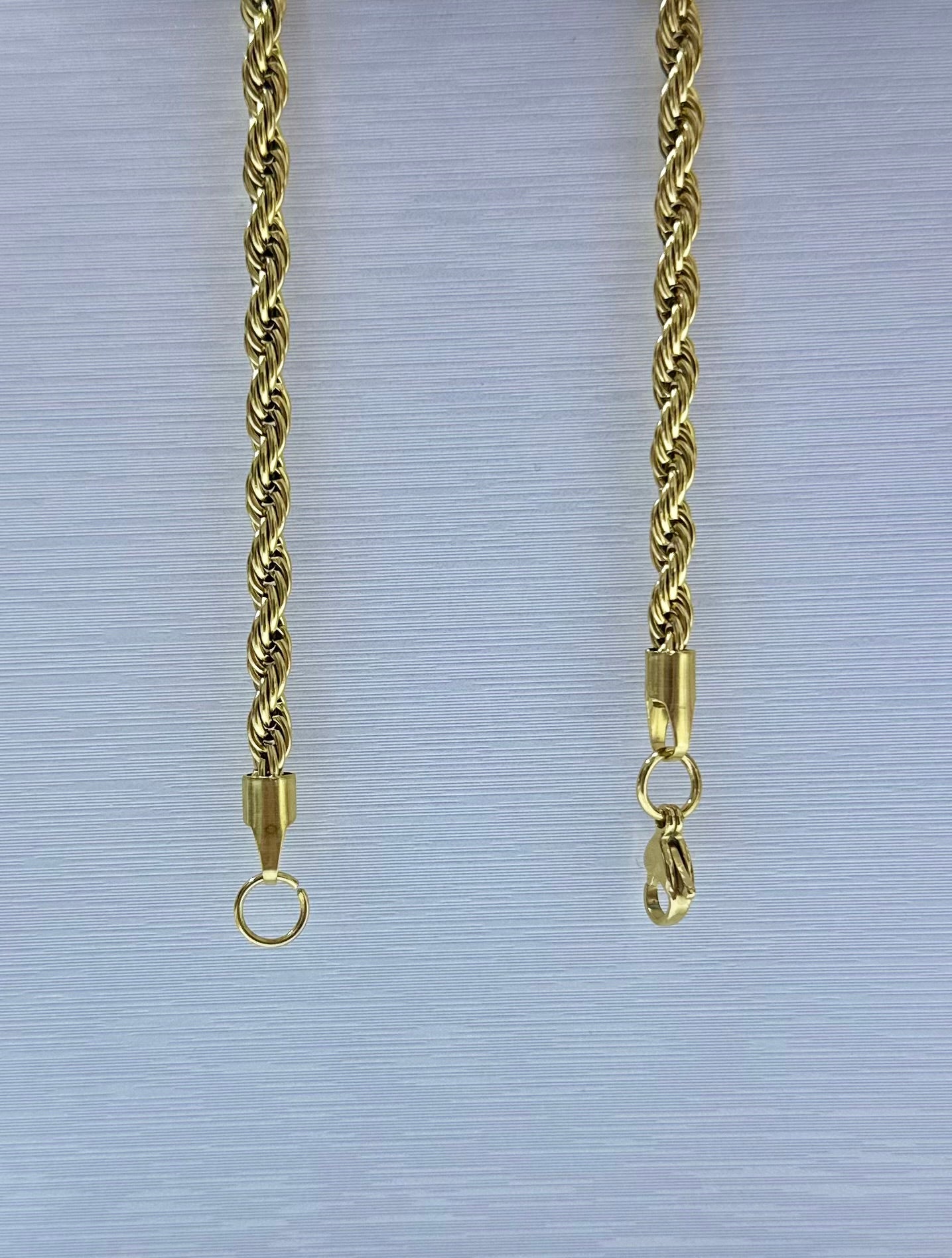Collar en acero dorado de varón (60cm)