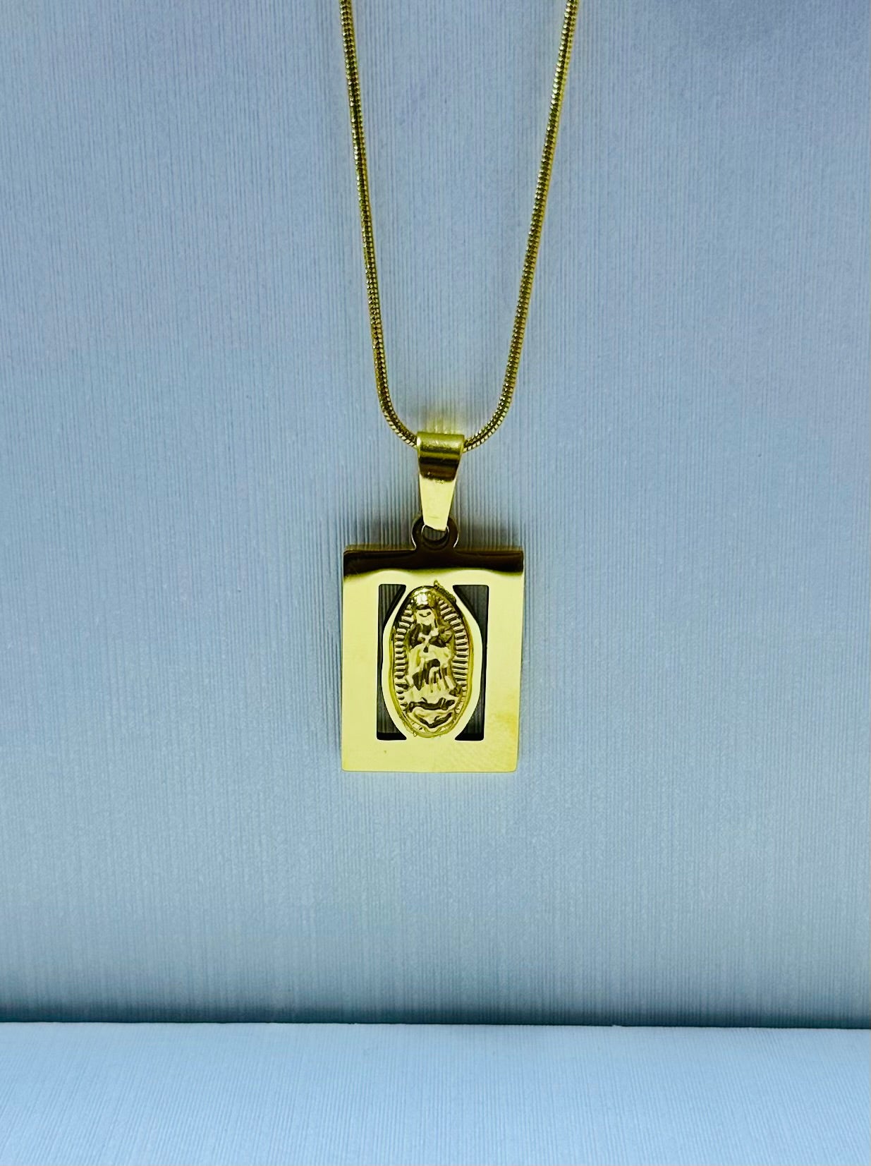 Dije Virgen de Guadalupe (sin cadena)