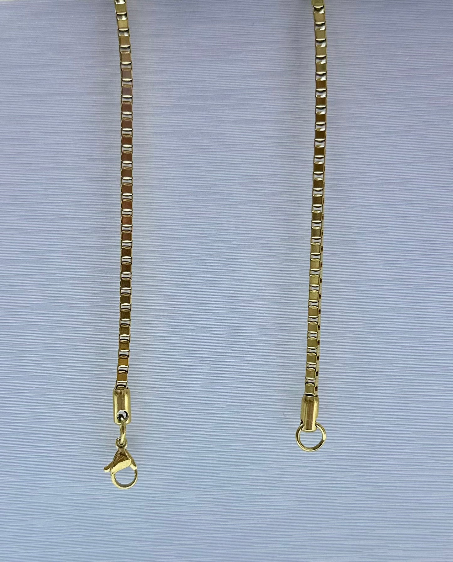 Collar en acero dorado de varón (60cm)