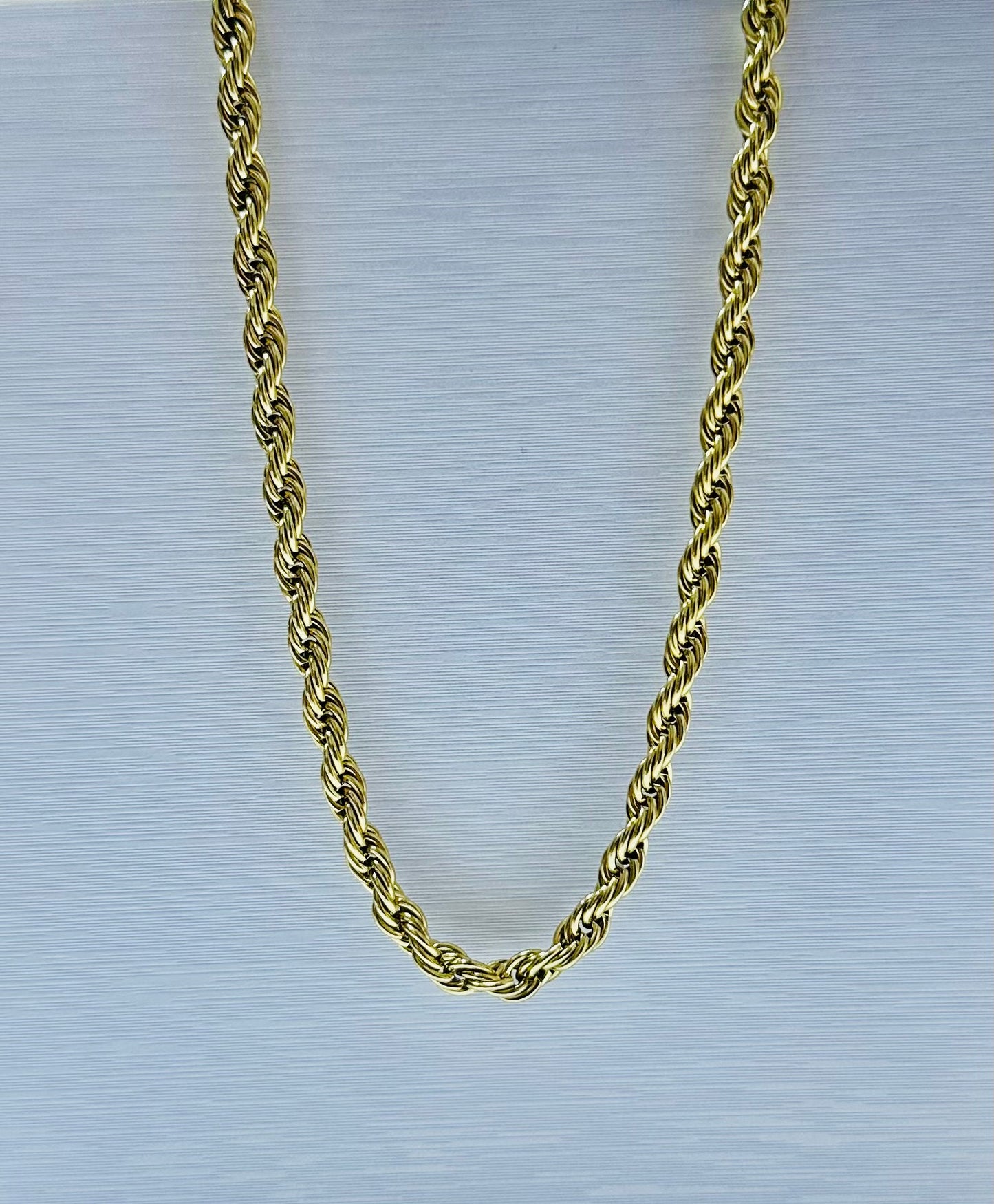 Collar en acero dorado de varón (60cm)