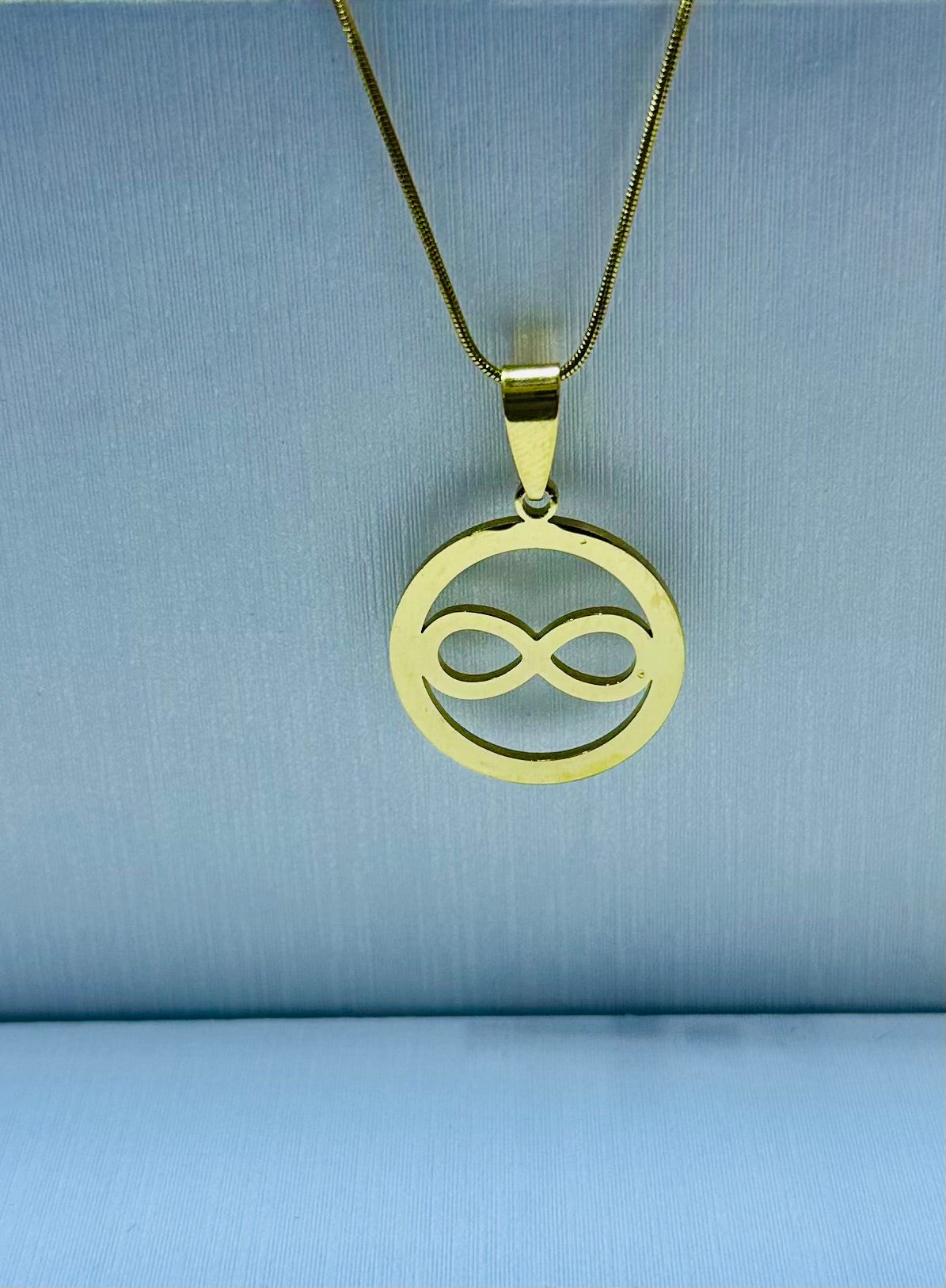 Dije infinito (sin cadena)