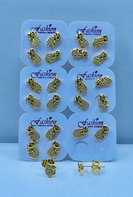 Arete bronce enchapado por 12 pares.