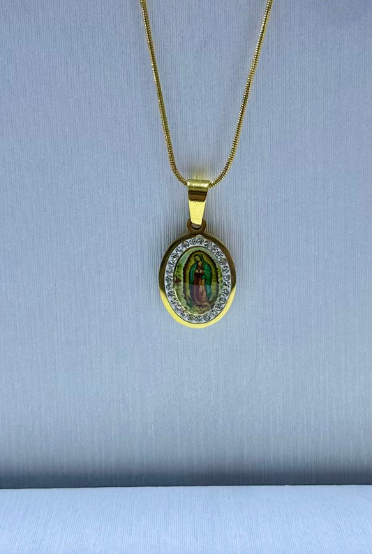 Dije Virgen de Guadalupe con piedra y barro blanco (sin cadena)