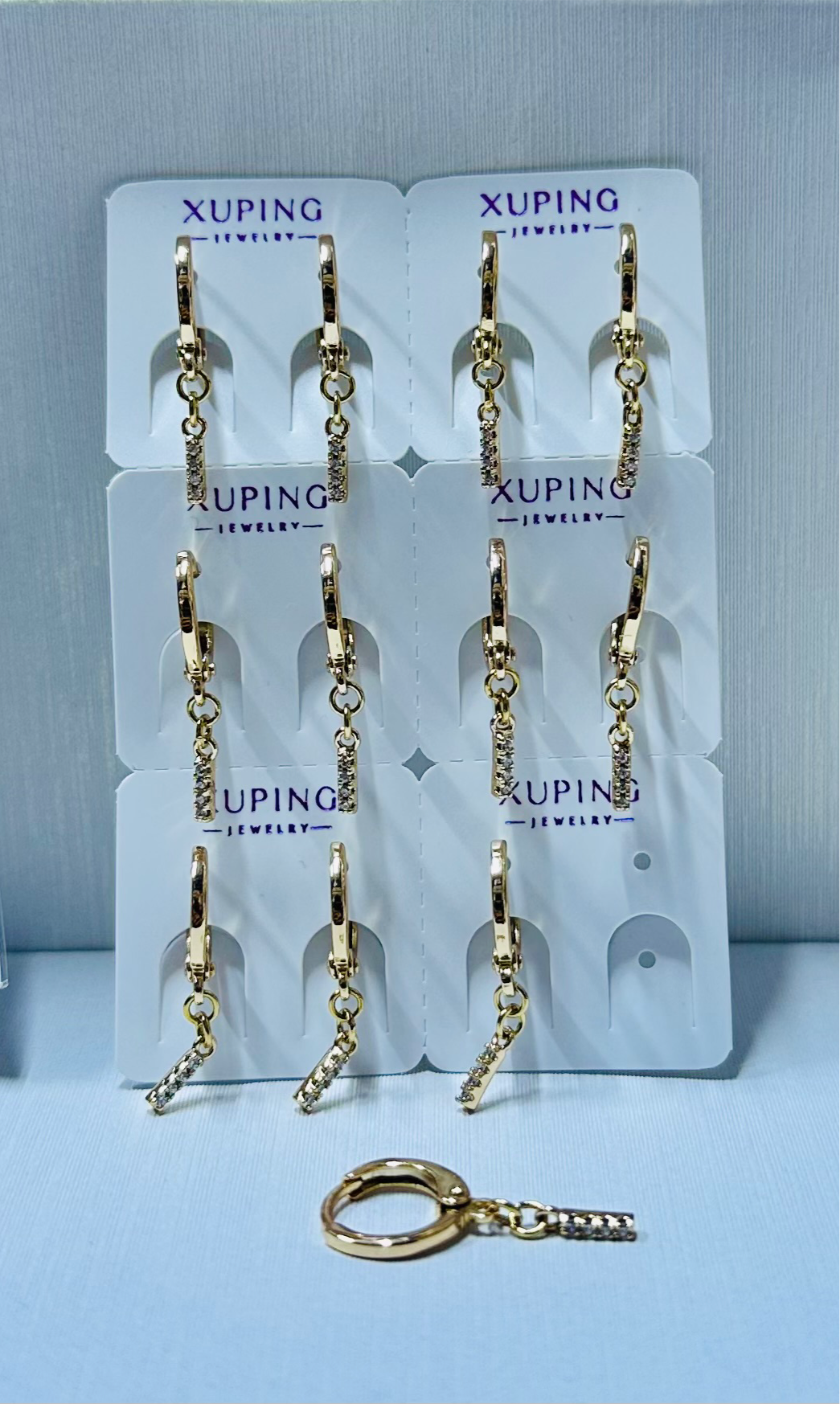 Argolla con piedras en xuping (por 1 par)