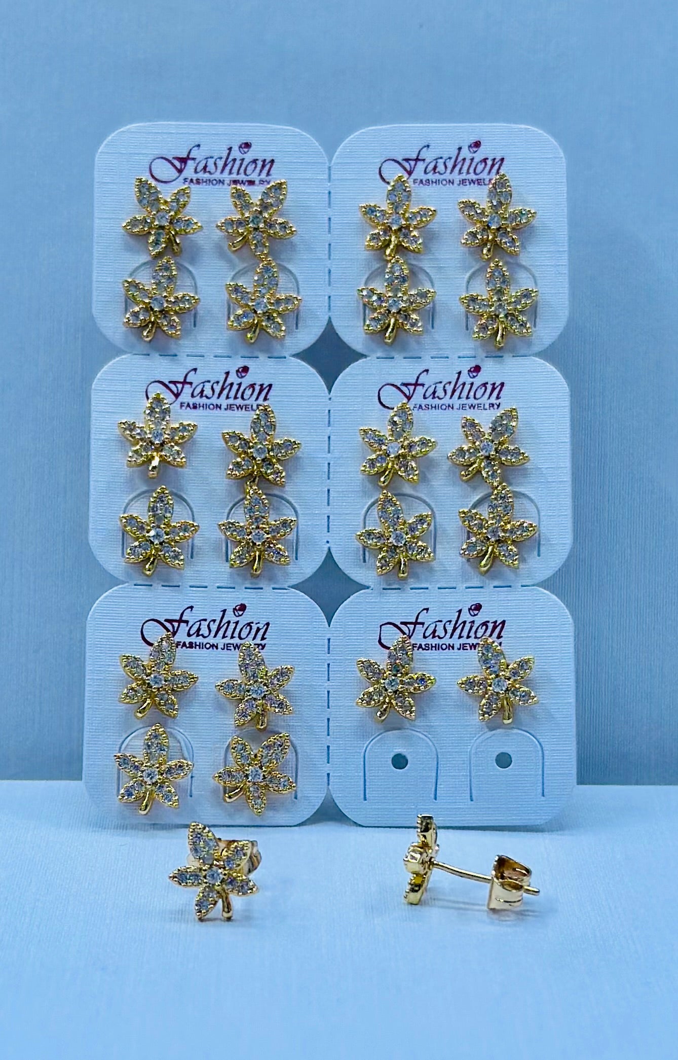 Arete bronce enchapado por 12 pares.