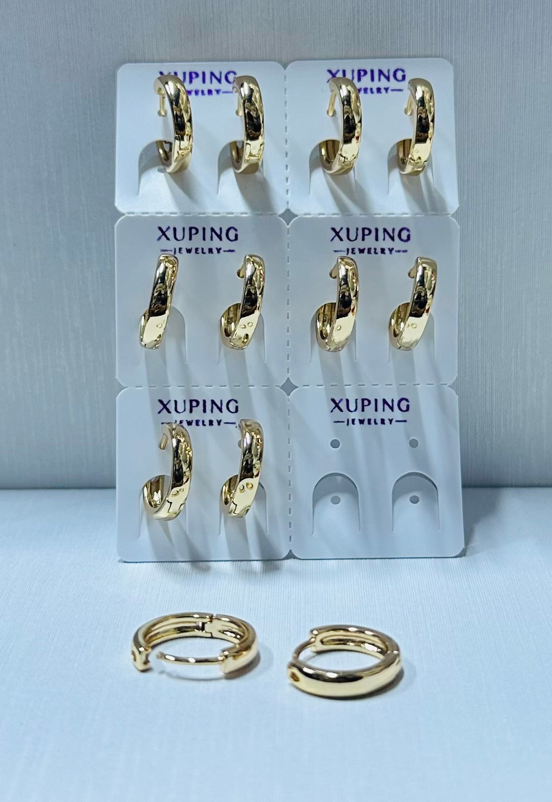 Argolla clásica  en xuping (por 1 par)