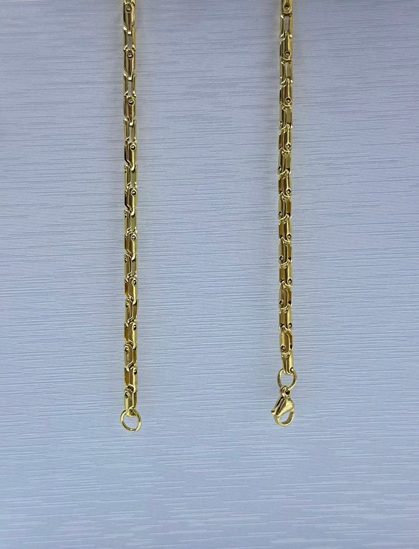 Collar en acero dorado de varón (60cm)