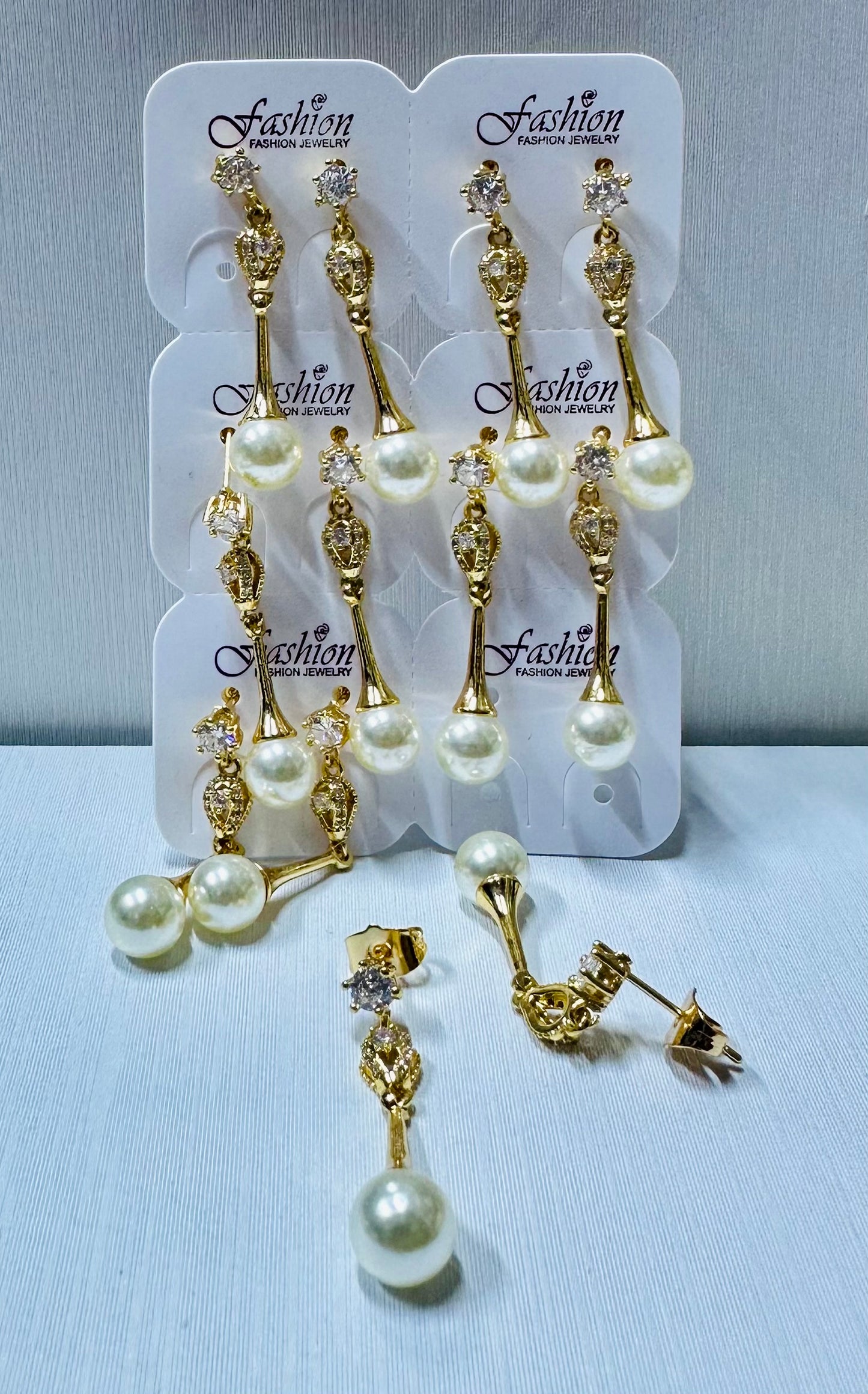 Arete con perla y piedra de zircon