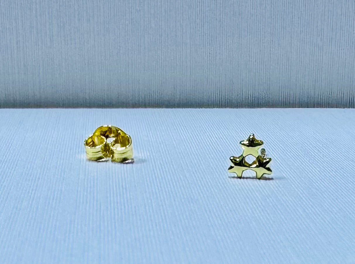 Arete miniatura estrella por 12 pares.