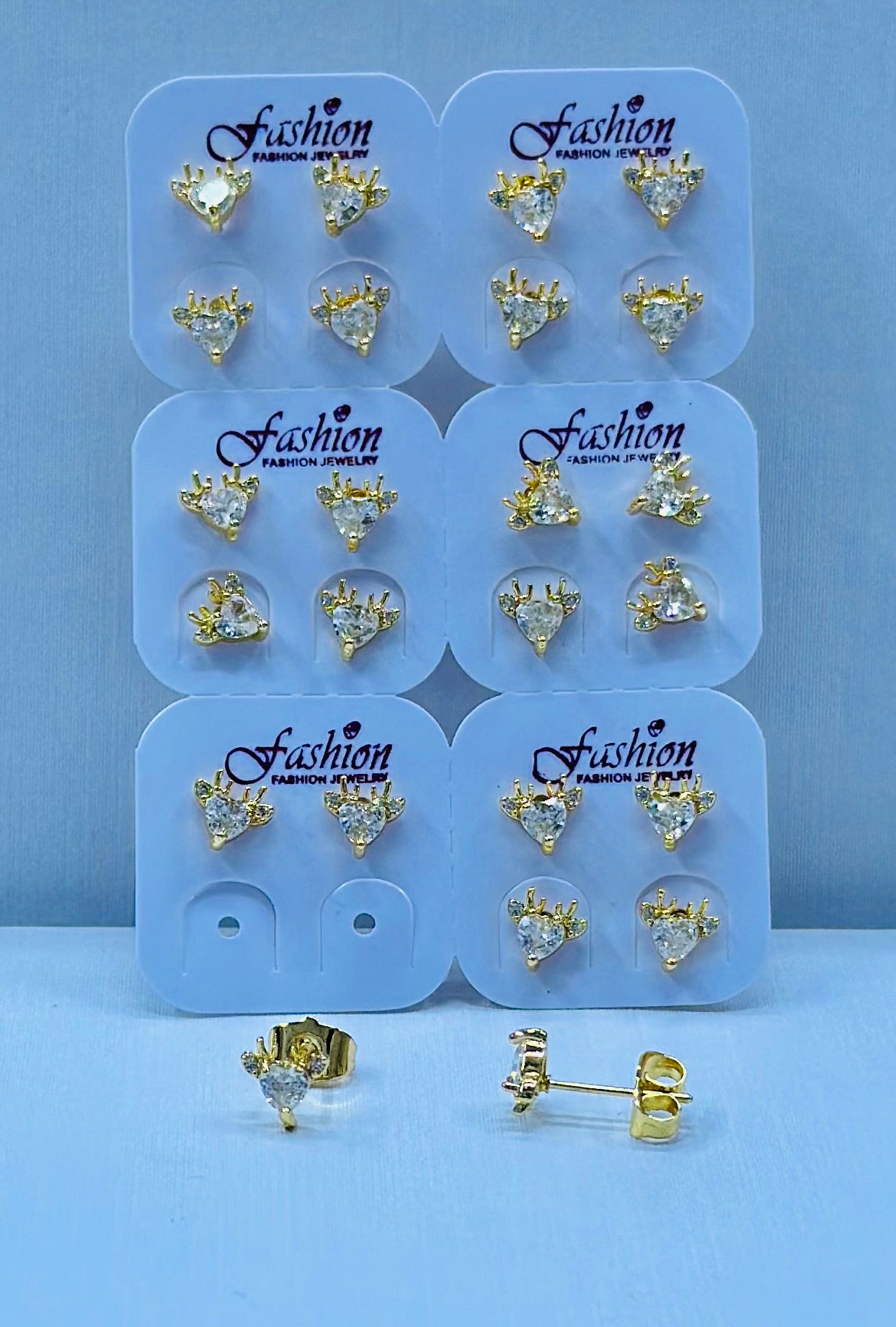 Arete bronce enchapado por 12 pares.