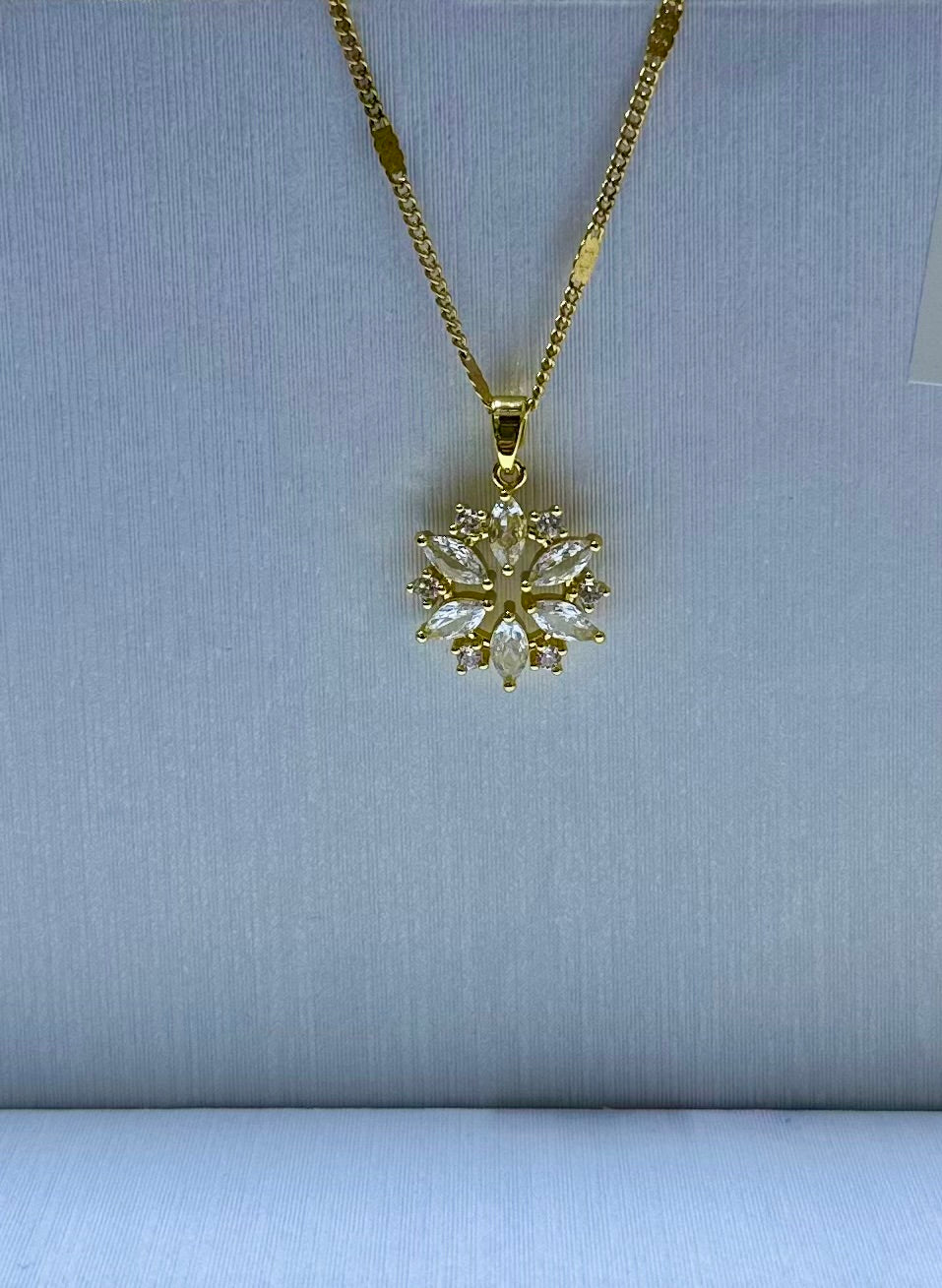 Dije con piedras (sin cadena)