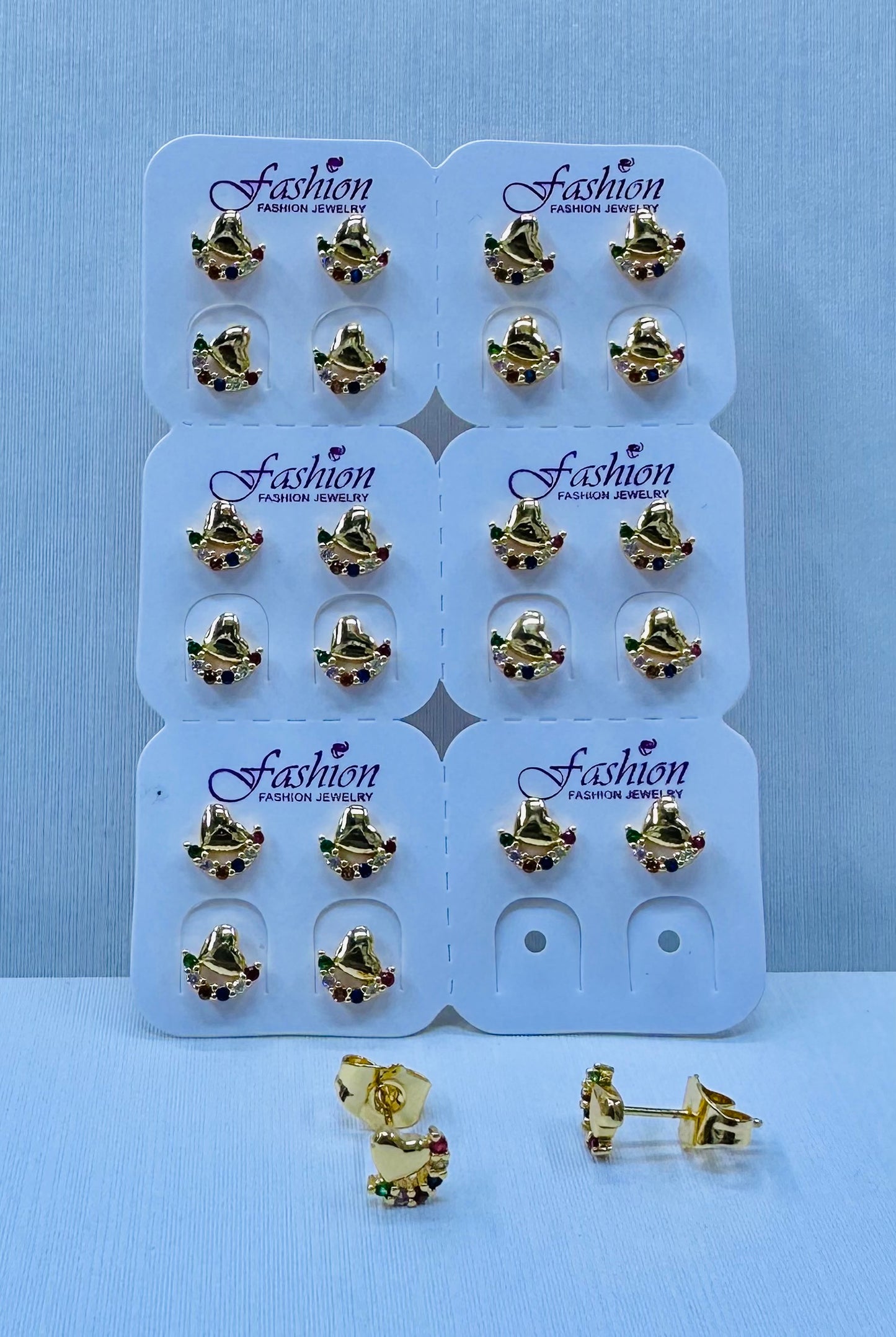 Arete bronce enchapado por 12 pares.