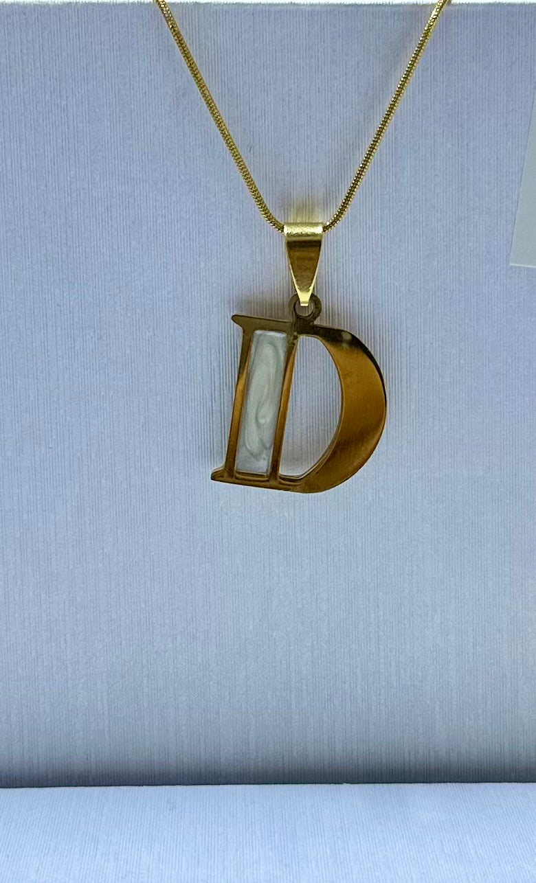 Dije letra D (sin cadena)
