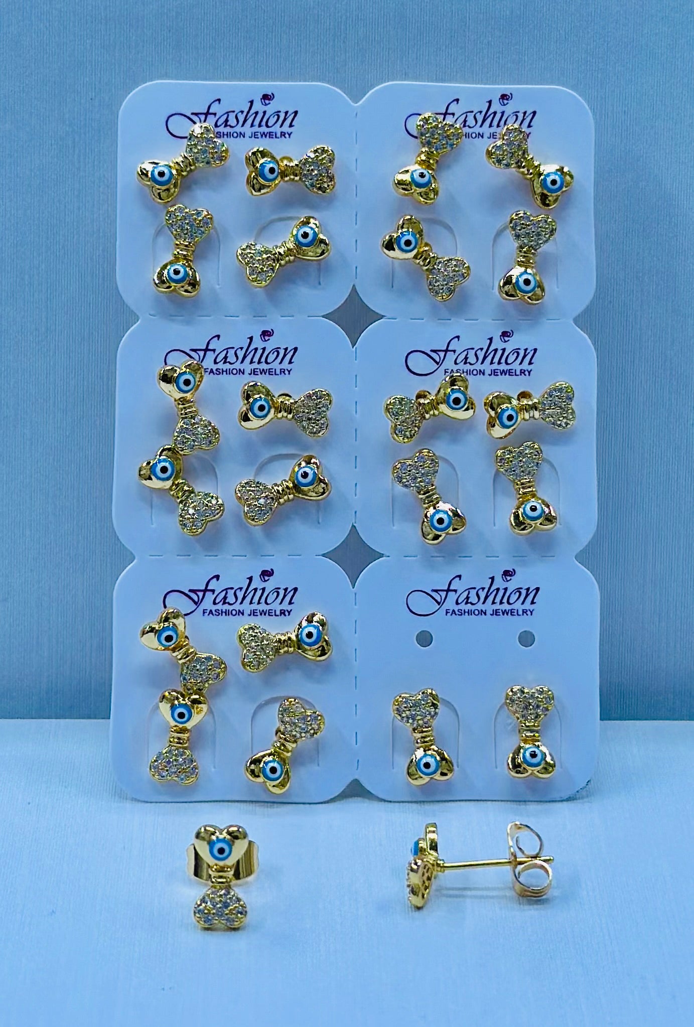 Arete bronce enchapado por 12 pares.