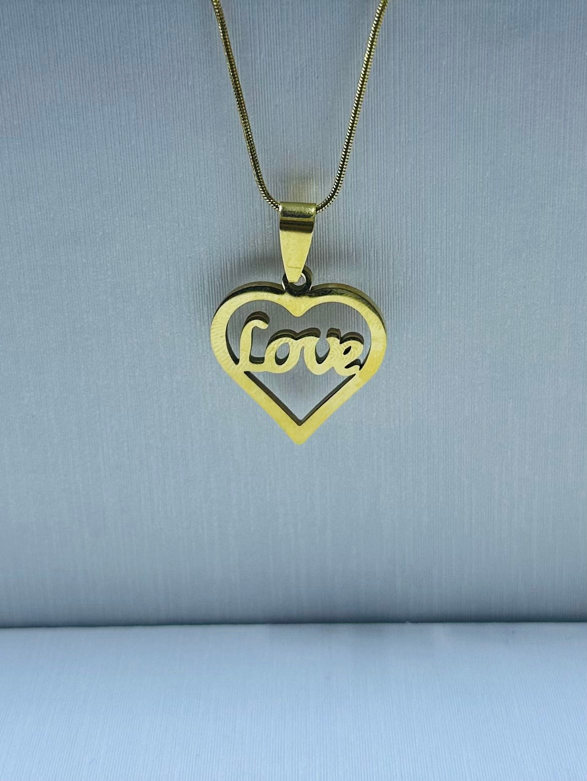Dije love (sin cadena)