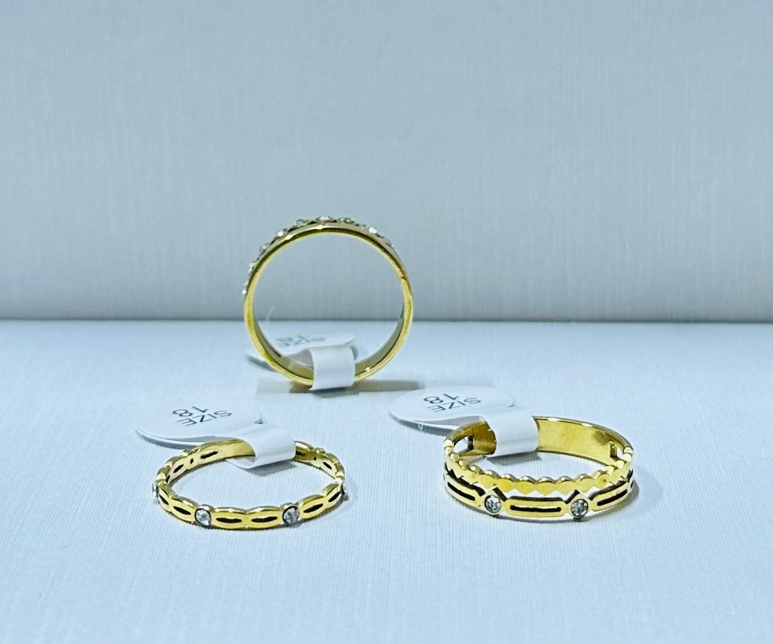 Anillo dorado con piedra (por 36 und) talla 16-20