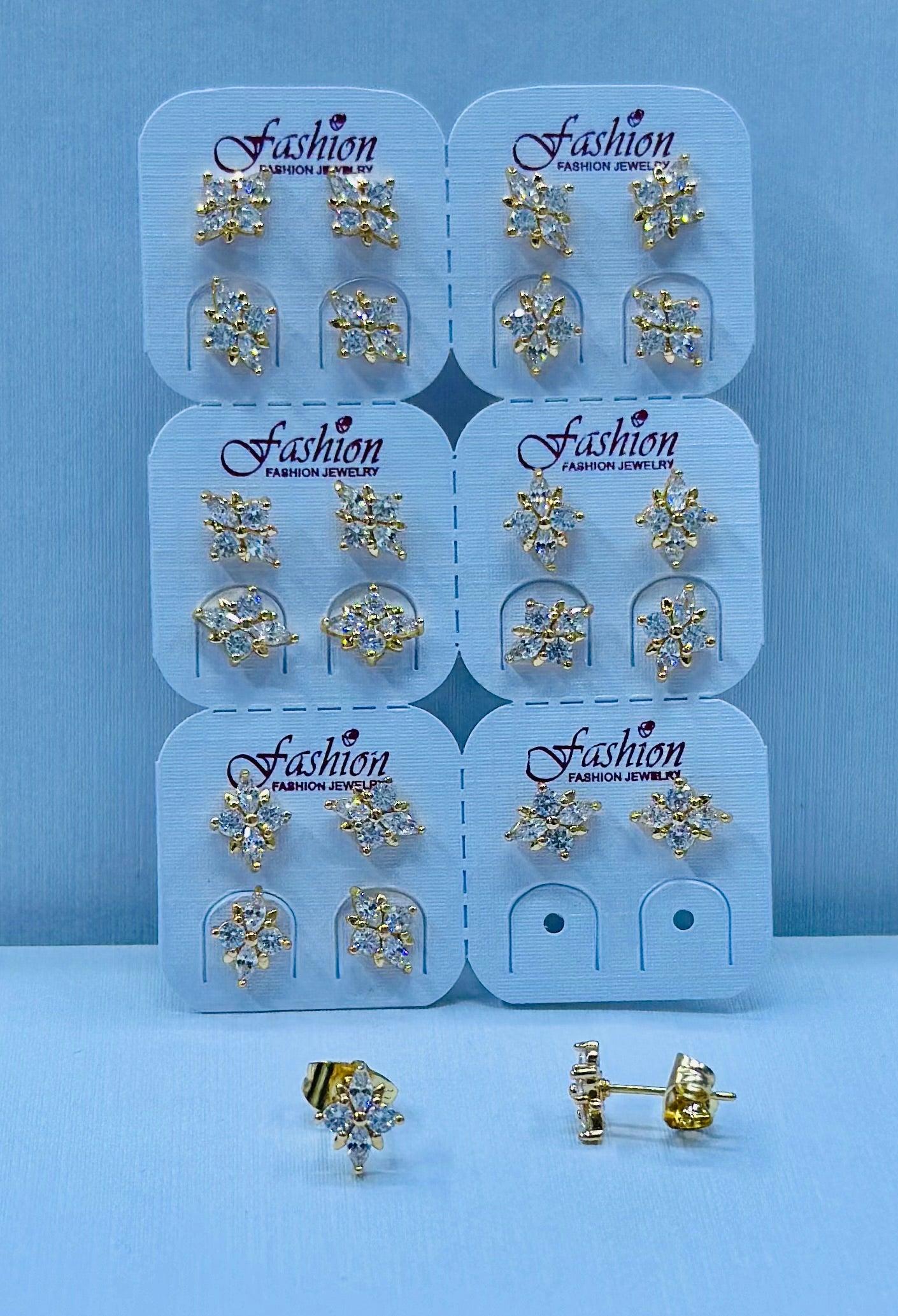 Arete bronce enchapado por 12 pares.